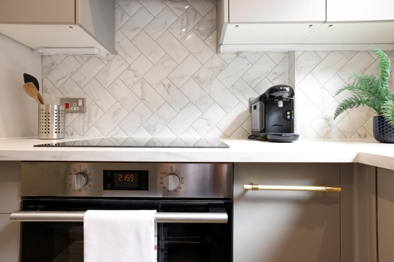 Joivy Modern 1 Bed Flat In West End, Close To Princes Gardens Единбург Екстериор снимка